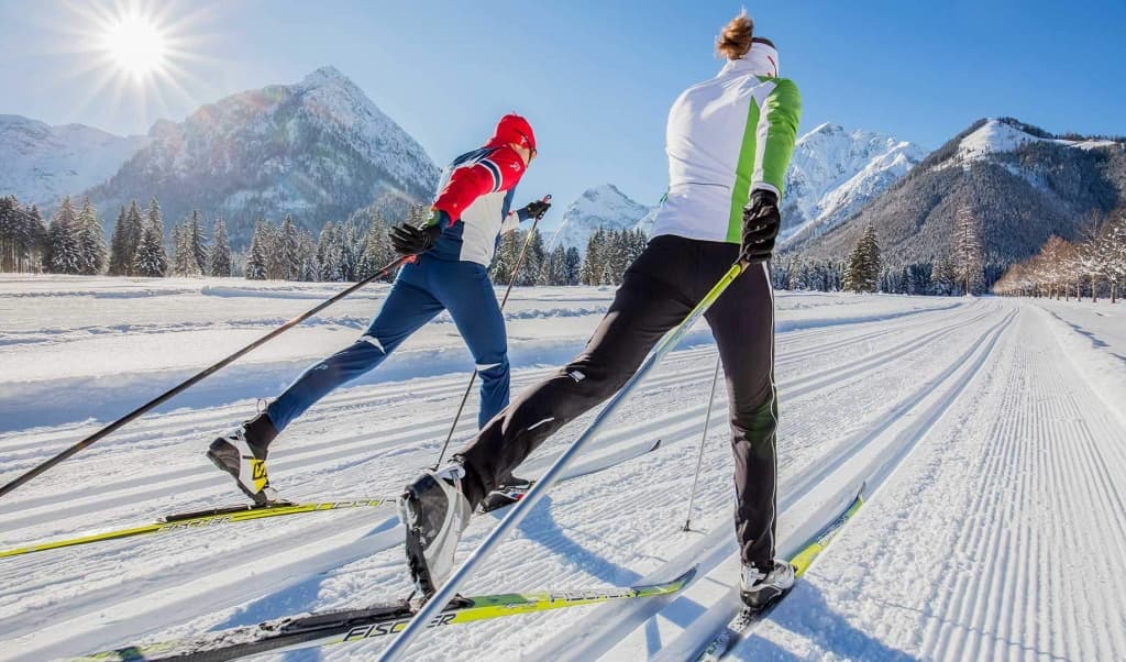 Какие бывают стили катания на беговых лыжах и как подобрать снаряжение